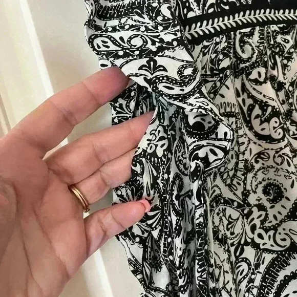 Loft Rayon Blouse Black White Pattern Women’s Small - Picture 4 of 9